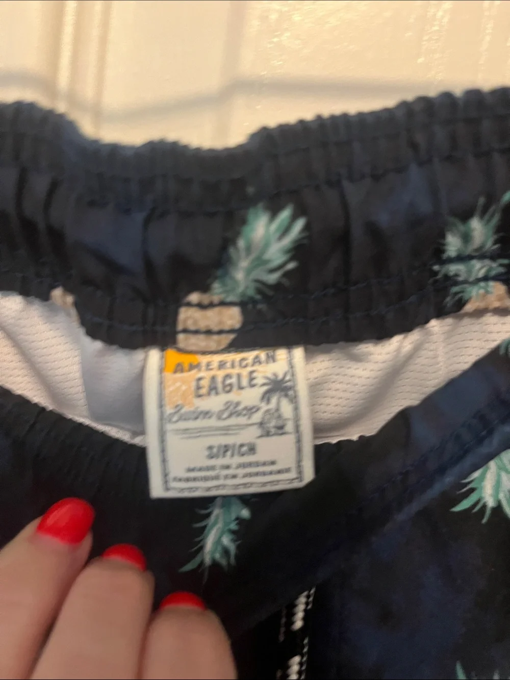 American eagle men’s swim trunks. Navy with pineapples. Size small 5in inseam